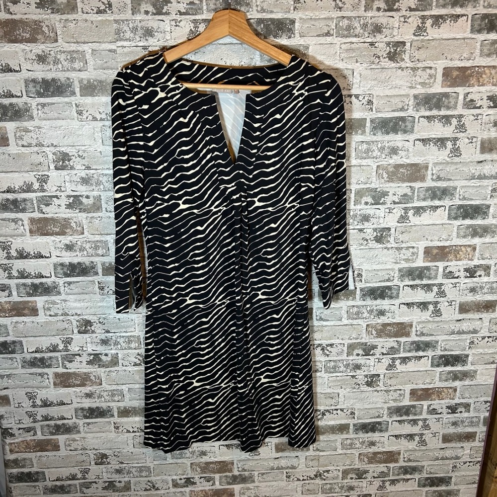 Ellie Kai Womens Size 6 Black White Wavy Zebra Print Split Neck 3/4 Sleeve Dress